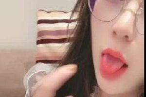 砂糖女神的腰好细?不,是砂糖女神的腰太嫩了。