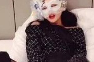 最新vivian姐《黑丝长靴女神的特殊服务》