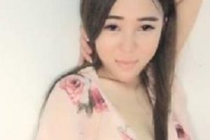 你给老公男友打电话都是噼里啪啦的,但你一定没见过有人边噼里啪啦忍耐快感边给老公男友打电话,这种奇葩C作你见过吗?