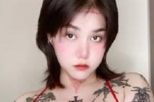 某推的宠物纹身,居然是个画风清奇的狗狗。