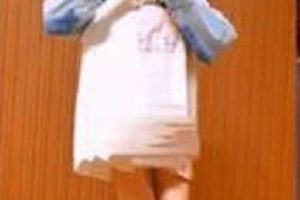 她跳着脱,她跳着脱,她跳跳脱脱,她脱脱跳跳。