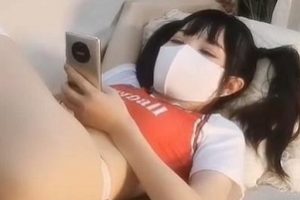 疯狂的甜心宝贝号拉拉队长坐桩榨汁机,榨汁效率提高300%25,还能自动清洗。