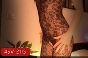 Lilimini素人45V21.3G双插双龙入洞，火辣身材抹油皱纹让你一枪打在心上！