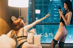 20岁收入攀比模特，性感高冷少女，逗本逗鸭私拍合集，16套346M的诱惑