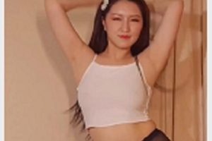 《91（沈樵）火辣肤白大长腿视频合集：柳叶弯眉水蛇腰，漂亮后妈火车邂逅前男友秘密拍摄》