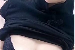 热爱生活的乖小姨：25w粉大咪咪快手主播，熊型身材挺拔，颜值竿娆生完孩子后把奶粉钱换成作品