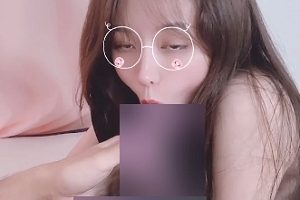 《91红人高颜值不见星空之护士猫耳》：网红{{网红名字}}领衔，讲述一个充满诗意的爱情故事