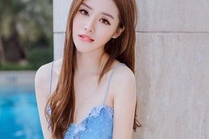 李夏娜：一位被称为“小仙女”的网红主播，热情洋溢的游戏视频，性感蕾丝黑丝，让你赏心悦目