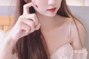 《久妖花旦不见星空：网红{{网红名字}}带你探索{{关键词20}}的魅力》