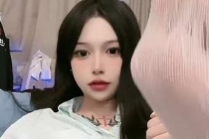 某推超级火爆TS蓓蓓酱，男孩面容+完美胸前软肉，10V技巧、540M变身，男女通杀，满足你的欲望！