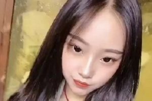 白嫩美足小表妹：出差必备！百度盘精选