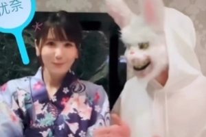 MD传媒出品岛国素人街头搭讪：尤奈的脱衣服套路，兔子先生为你国争光！