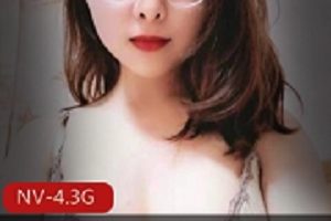 福州初中女老师家中打粑粑：超反差光头情人居家反差美女