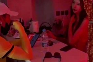 限时特惠颜值巅峰网红主播欣桐诱惑美团小哥1V-220M