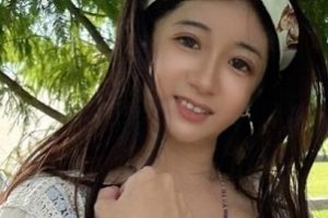 限时特惠精选露脸推特S级身材私拍，终极公交车迎接众男人！