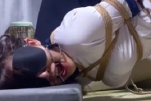 女学生被束缚训练的绳精病商品