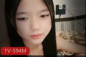 光“阴”妹子：火爆自拍视频，互动粉丝，怀里玩棍子，小哥C道具玩耍