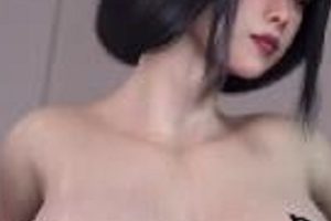 VAM新作《妻子的NTR》1V-981M，时长8分钟，小伙伴投稿，黑佬进入，T剧情三人游，用嘴互动，喜欢下载观看