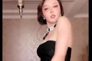 千岁小巫婆：年度妩媚尤物热舞视频精选，美颜化妆邪术，S舞经典慢摇舞，观看下载