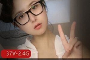 精选大学生俏妞：时尚服装展示，翘臀魅力