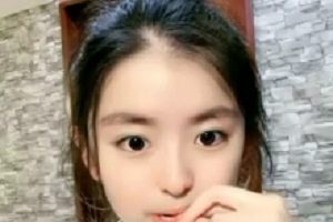 稚嫩的18岁妹子，2V视频，仅900MB