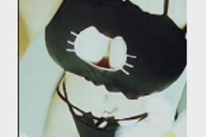 狂热少女焰火：自拍视频资源下载