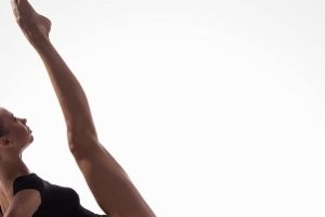 高难度运动美女：性感颜值+专业体能视频