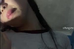 帅小伙精选美少女，身材美貌白，大长腿诱惑表情主动