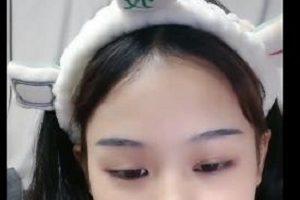 甜美卡哇伊嫩妹妹坦然笑自拍直播，身材贫R小森林搞怪展示！2小时52分钟