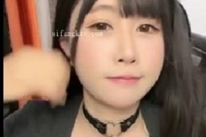 广州网红京鱼儿自拍13分钟视频，S形曲线展示身材颜值，小夹子造型惊艳观看