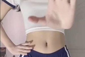 给力与活力，让人感受到无限的快乐。”奶熊在接受采访时说道。她的舞蹈视频不仅展现了她的舞技之高超，更展现了她对舞蹈的热爱与执着。如果你也想感受奶熊带来的舞蹈魅力，不妨来看她最新的舞蹈合集：极致完美的舞蹈精灵，千转百变的舞姿，让你沉醉在舞蹈的海洋中，感受舞蹈的魅力与魔力！