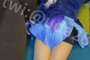 合作的视频总是充满惊喜和创意。这个视频不仅展现了他的多才多艺，还让观众在欣赏的同时感受到了他对角色的热爱和用心。快来下载这个别开生面的视频，一起感受爬墙少年cos貂蝉仲夏夜背身足艺的视觉盛宴吧！