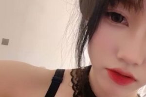 时尚黑框眼镜双马尾乔乔妹妹，收藏185百度ED2K视频热潮