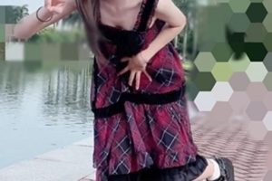 百度盘海角大神思考自己妹妹乱来合集100部1.89G，泳池玩耍姿势多样